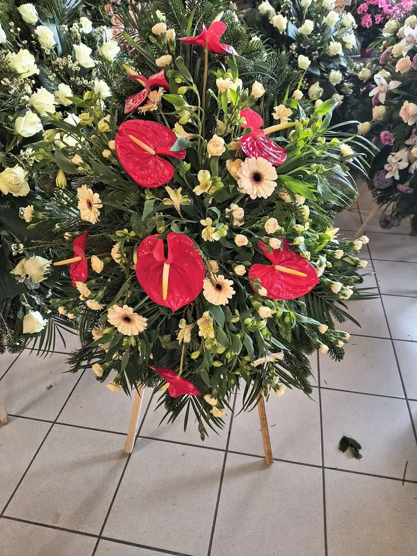 Wieniec z anturium i gerberami — Kwiaciarnia Aga